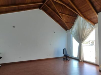 Casa amplia con terraza y garaje electrónico en Remansos de Santa Inés