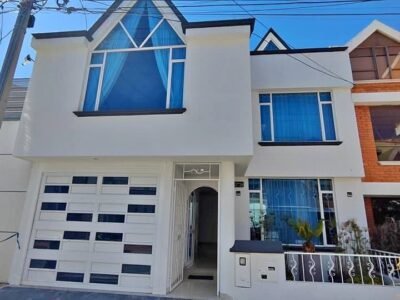 Casa amplia con terraza y garaje electrónico en Remansos de Santa Inés