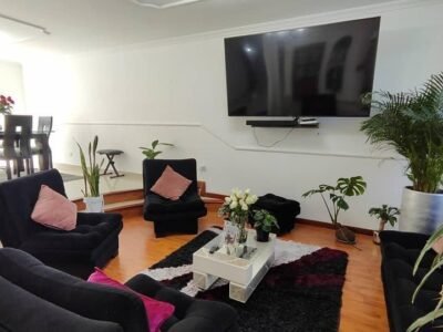 Casa amplia con terraza y garaje electrónico en Remansos de Santa Inés