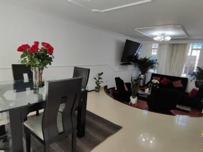 Casa amplia con terraza y garaje electrónico en Remansos de Santa Inés