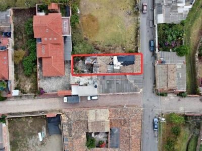 Lote con casa en venta a 1 cuadra del parque principal de Tibasosa