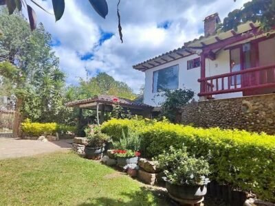 Casa campestre con cabañas y gran terreno en Villa de Leyva
