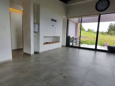 Casa campestre en venta con gran lote en Cómbita